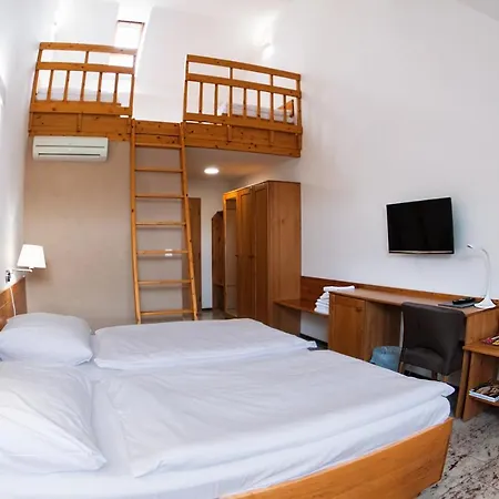 Hotel Slunecni Dvur 3*