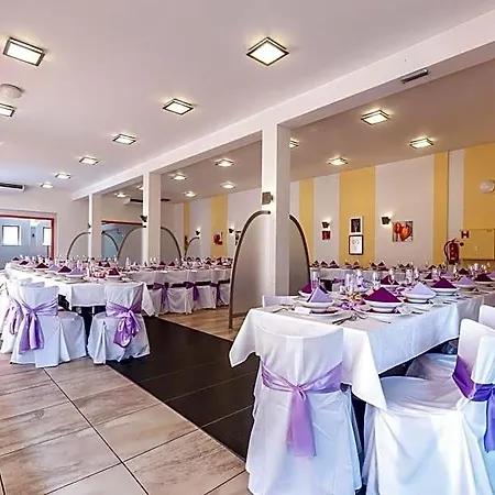 Slunecni Dvur 3*