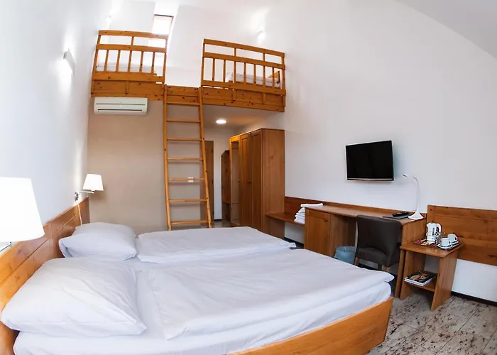 Hotel Slunecni Dvur 3*